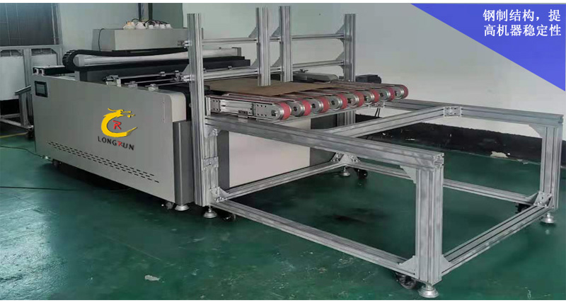 紙箱流水線無版印刷機采用全鋼制結(jié)構(gòu)，提高機器穩(wěn)定性。